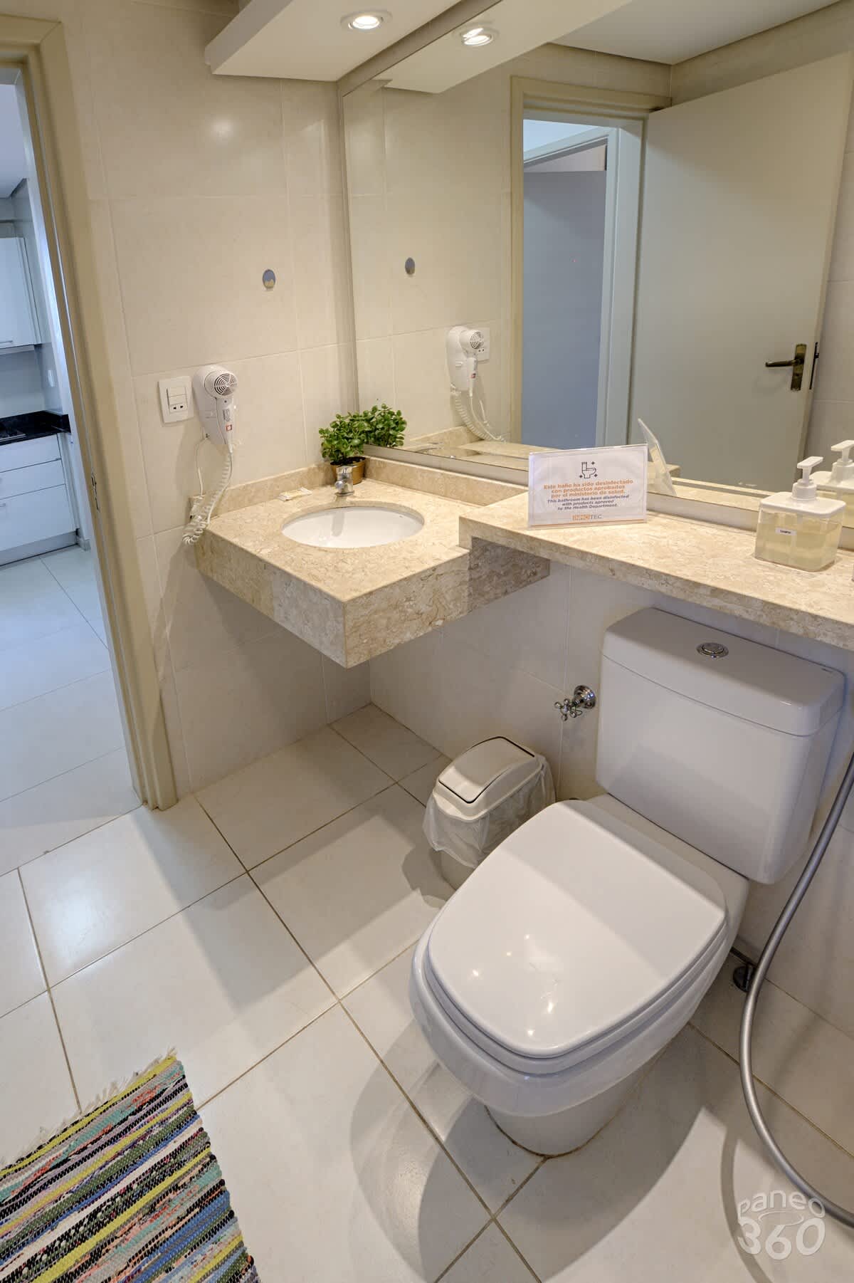 Large, well-ventilated bathroom