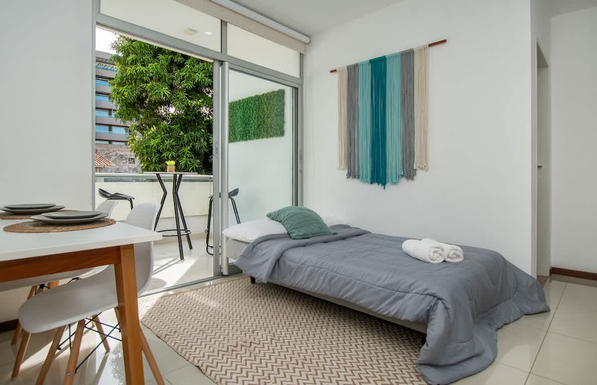 bd651b58 7cb3 40 wUV5