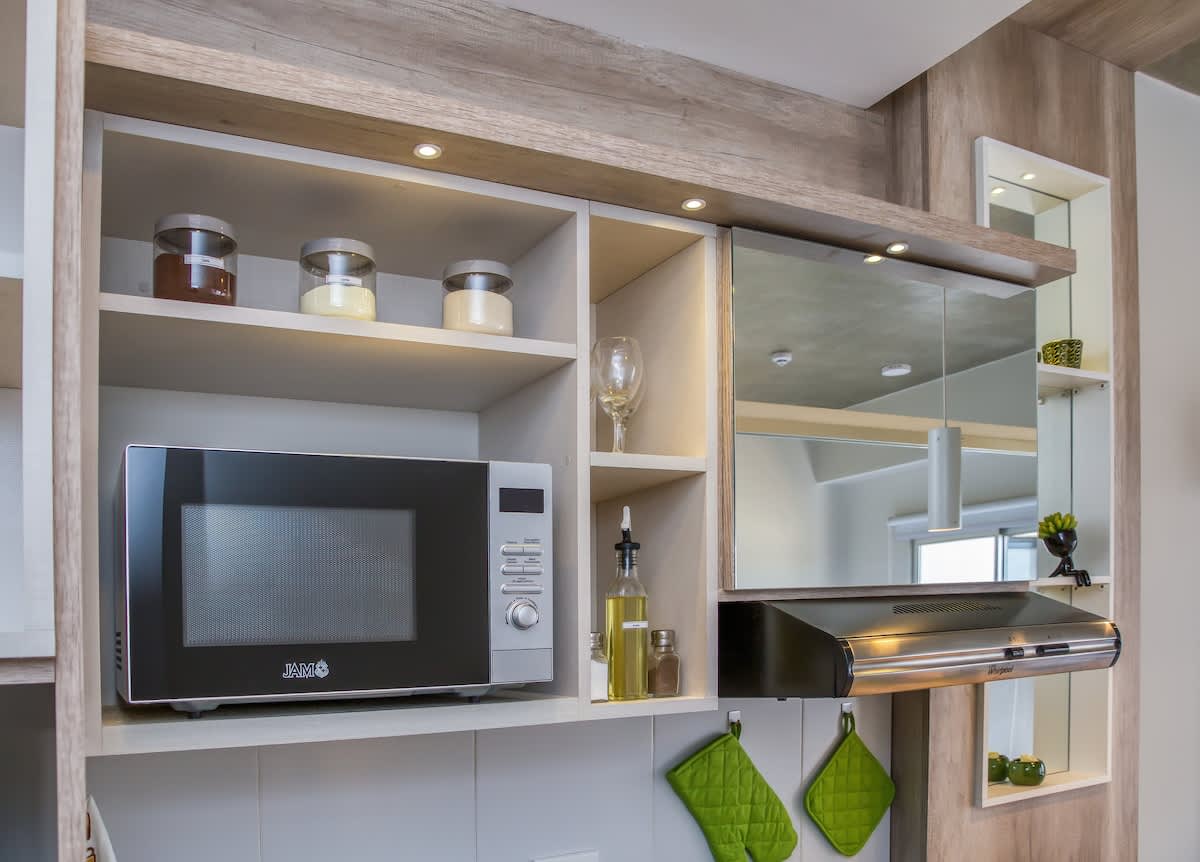 c041137b 4db4 4e z FCw