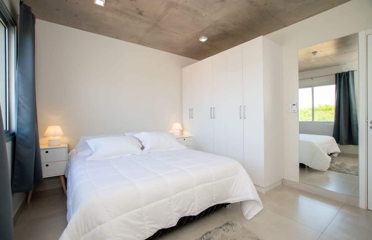 e5cf94e0 4448 44 bN4rV