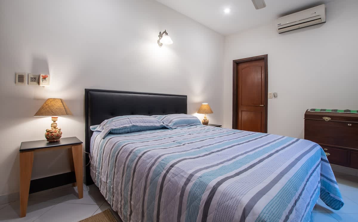 f9323c58 6a84 45 RbQcn