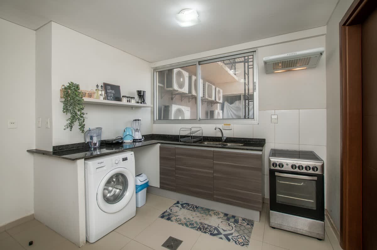 5c590c9f c8c0 47 Quis7