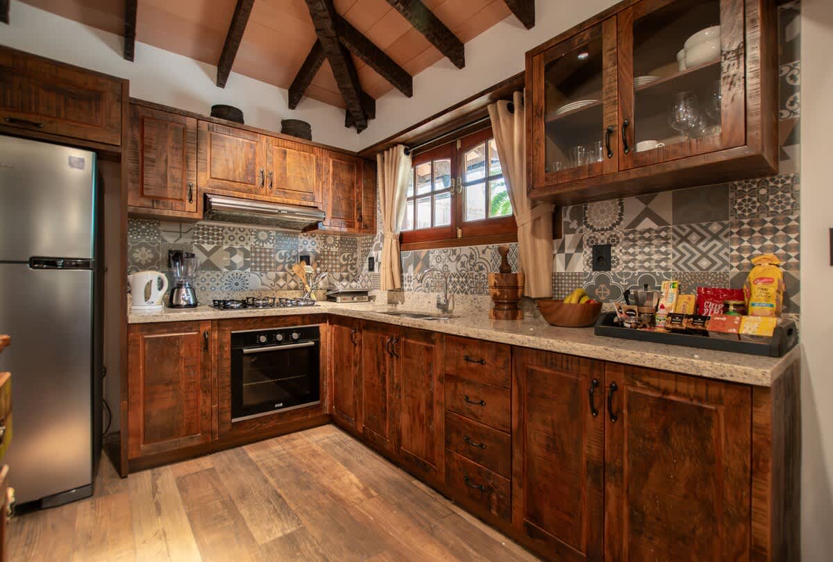 Hermosa cocina bien equipada