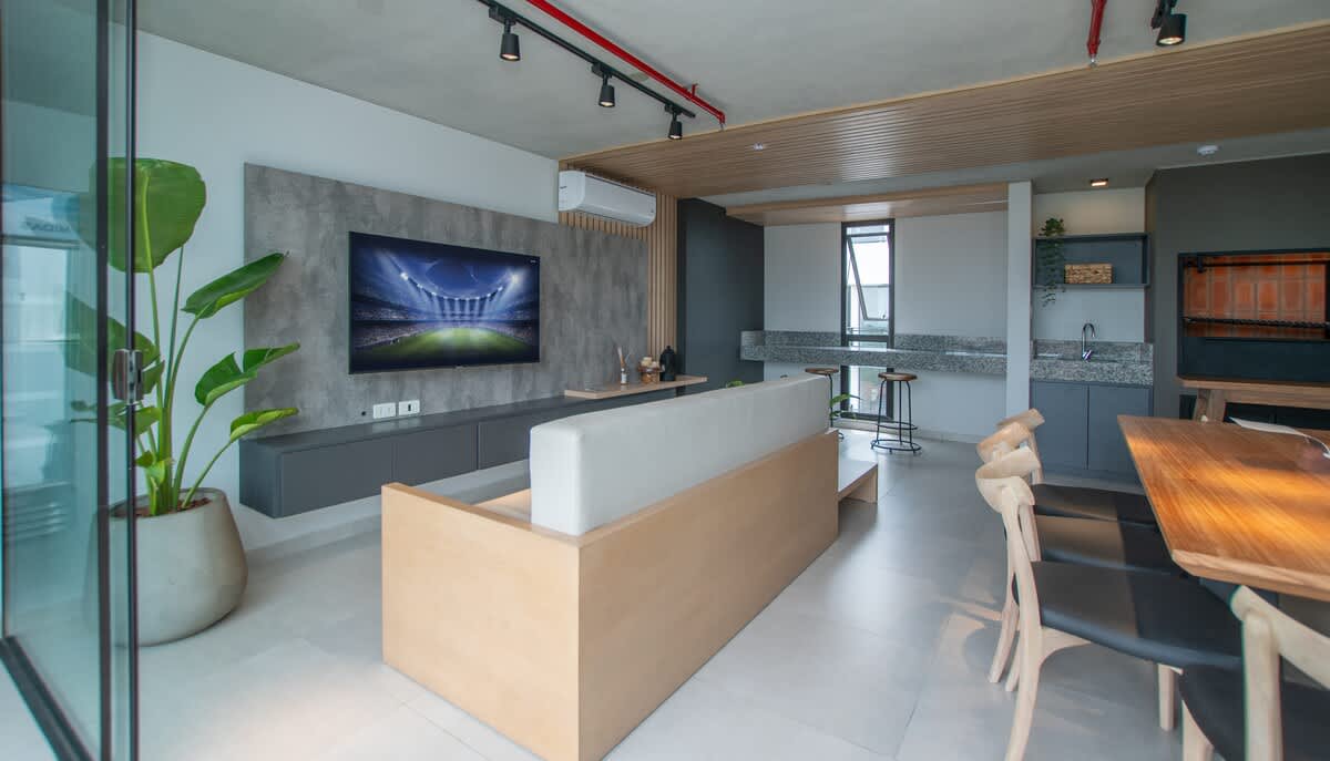 16e893a5 5933 42 dbU C