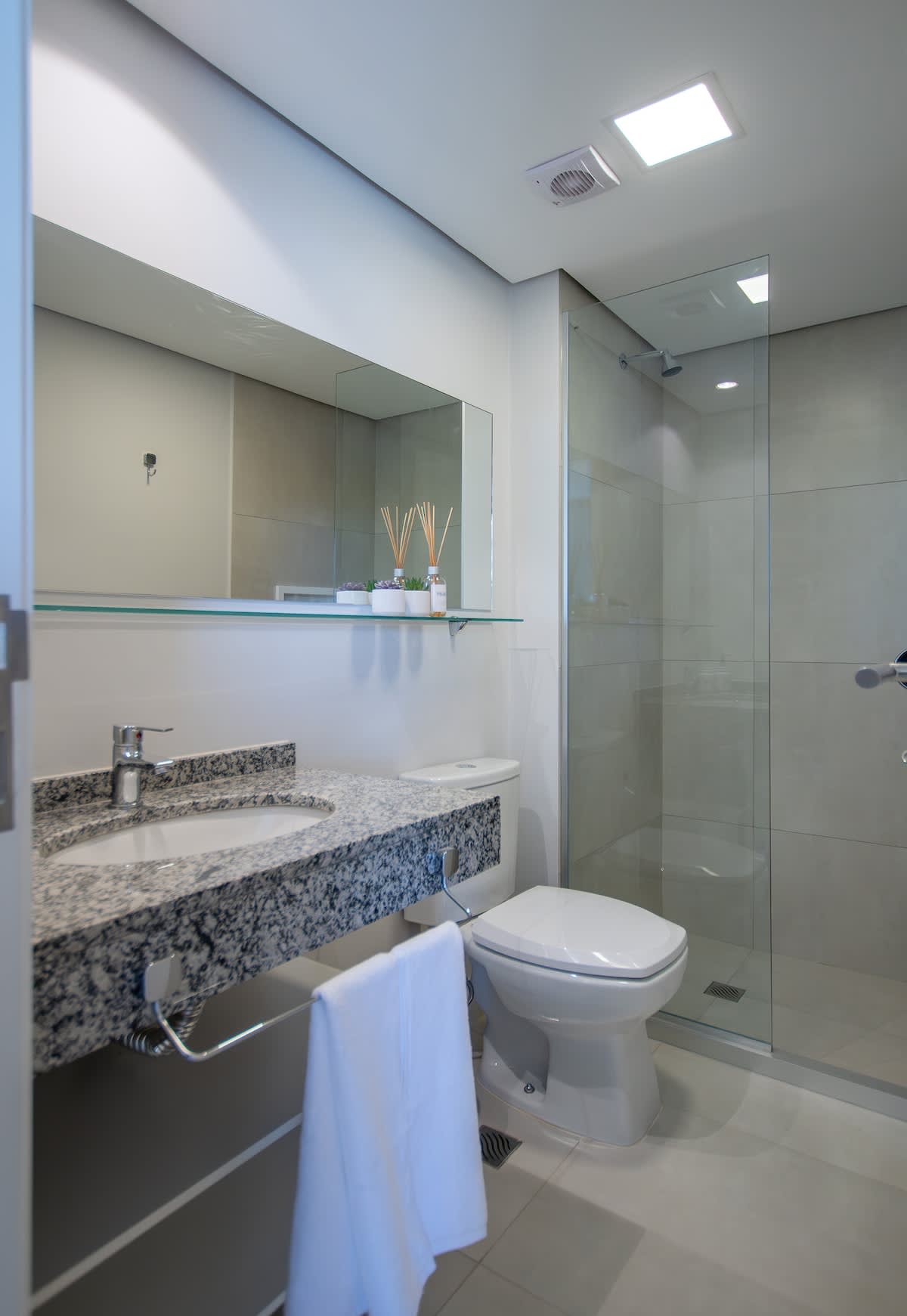 b87bfc35 c106 44 gYju