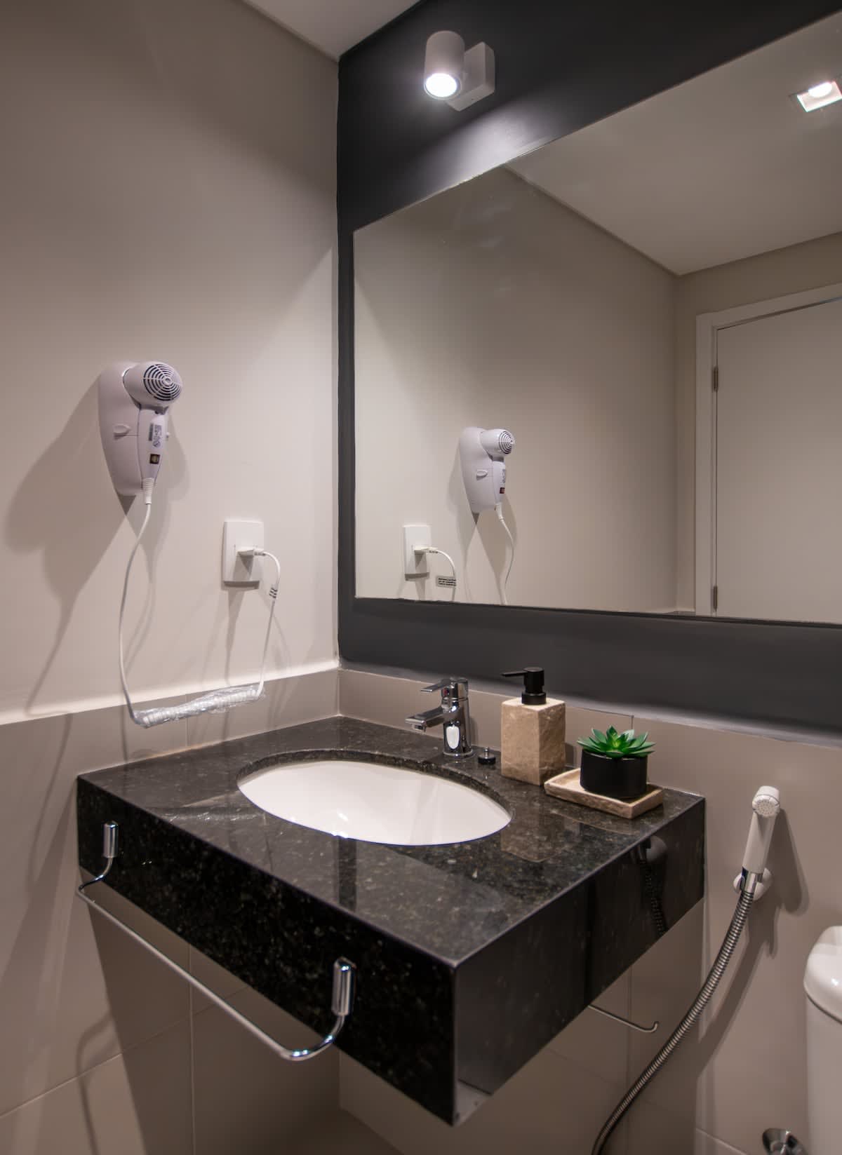 b8e55c9e 9df3 4f D1 bX