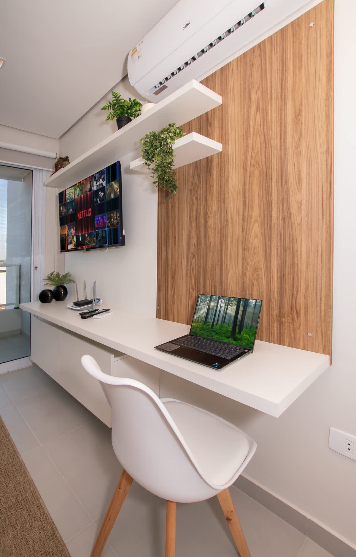 6141b947 a8d0 40 V Awk