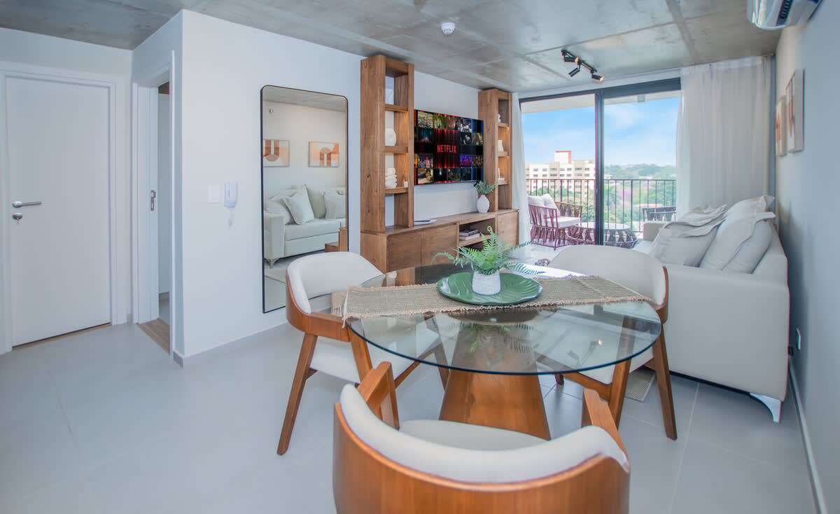 2afcee11 1d67 4b S LBT