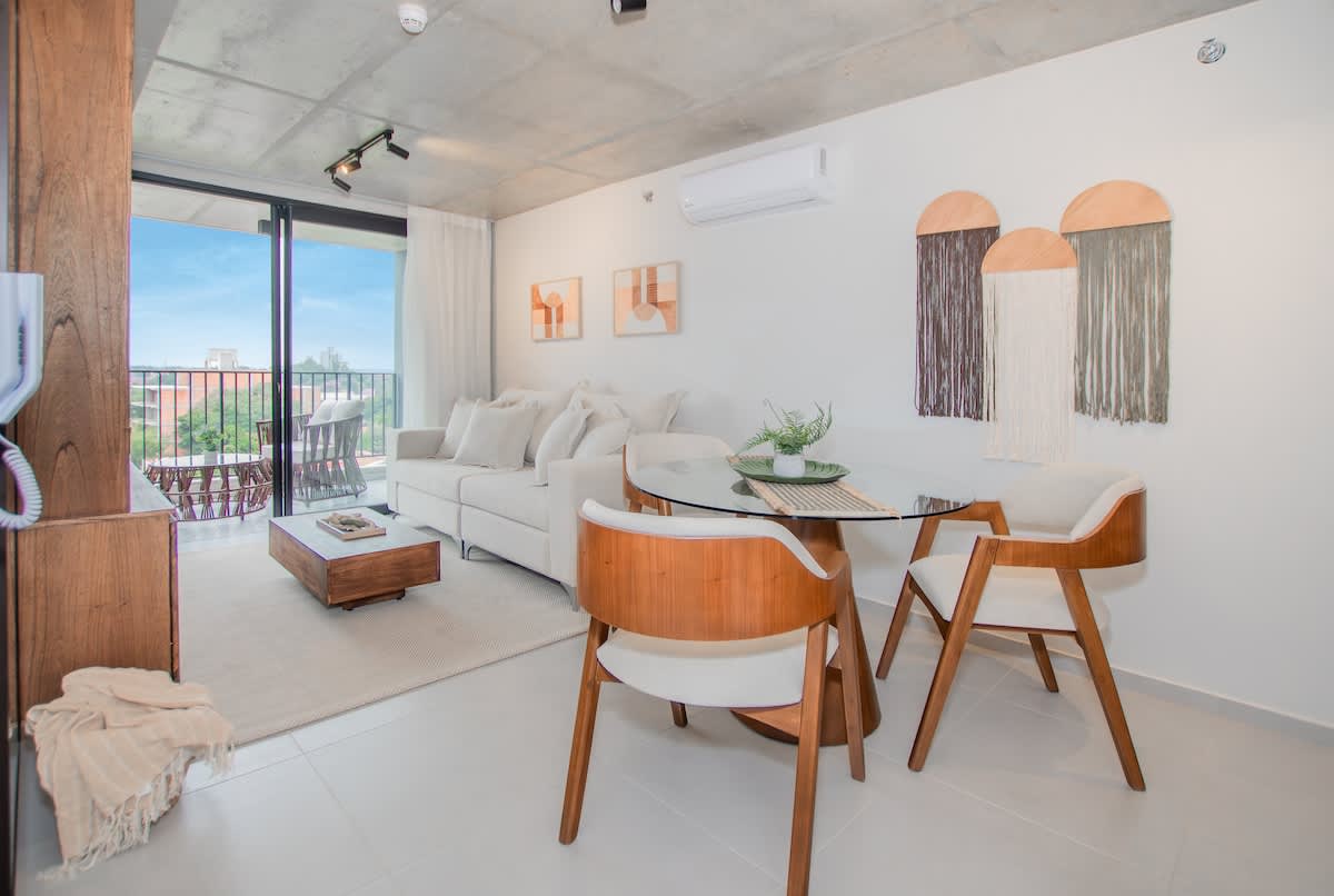 cd365900 95f1 4b ecH4q