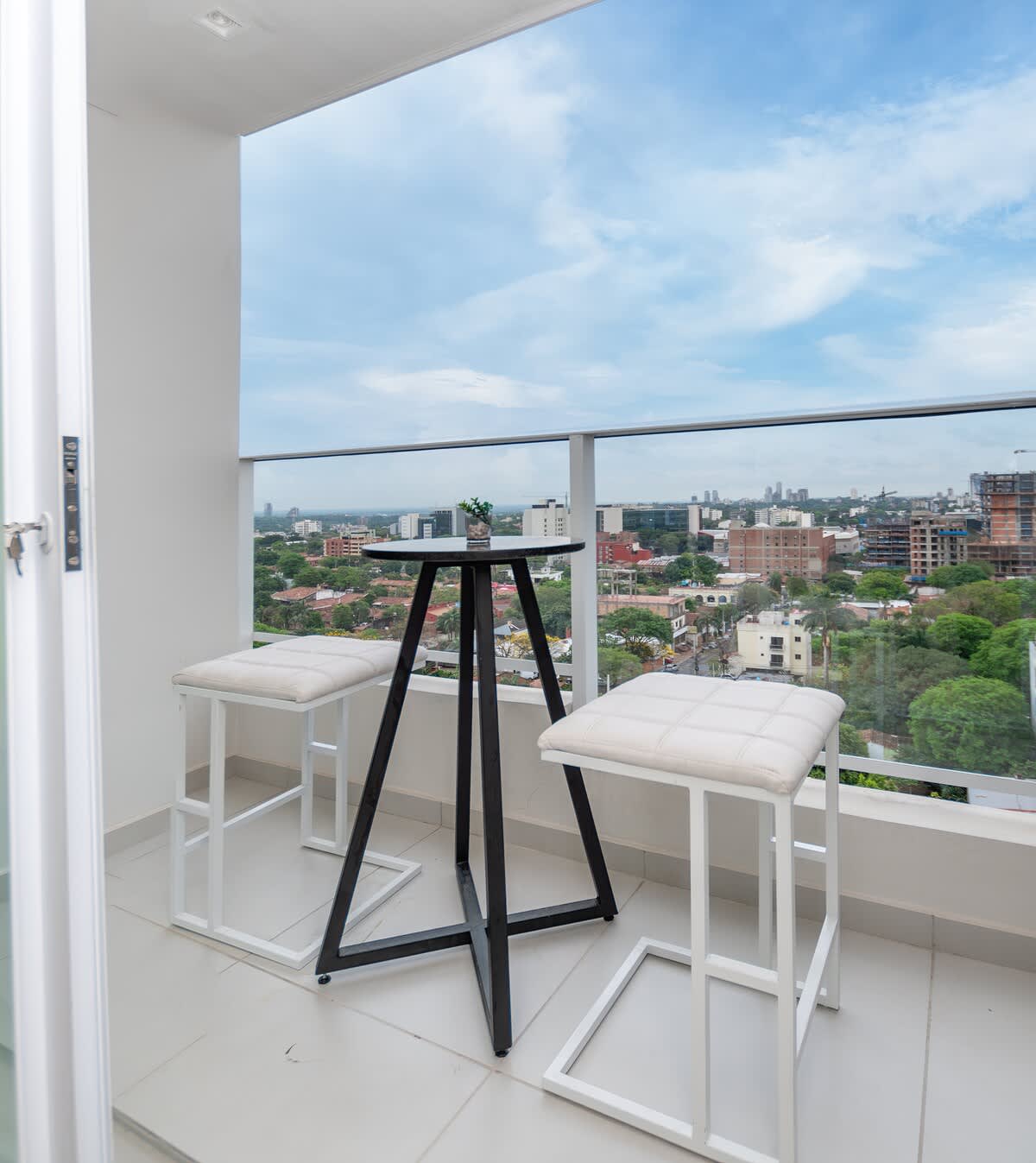 f509fb01 32df 4c KVOaG