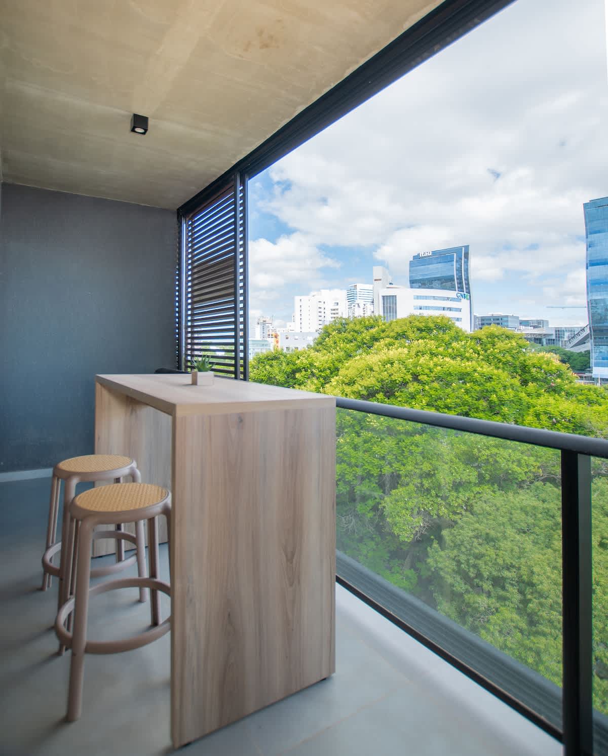 0dccec41 0d28 44 7tQEi