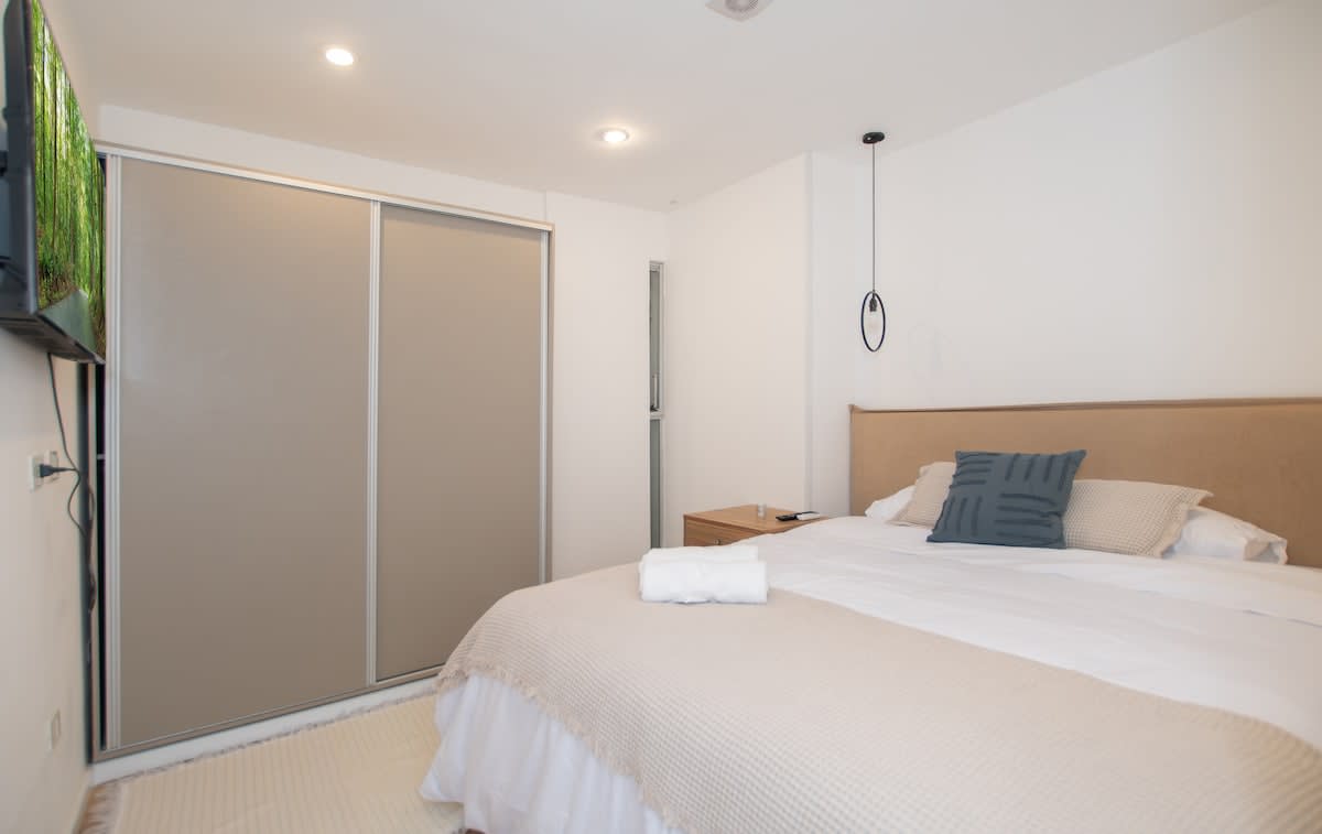 6fe8d14b 8a02 4d UcCWy