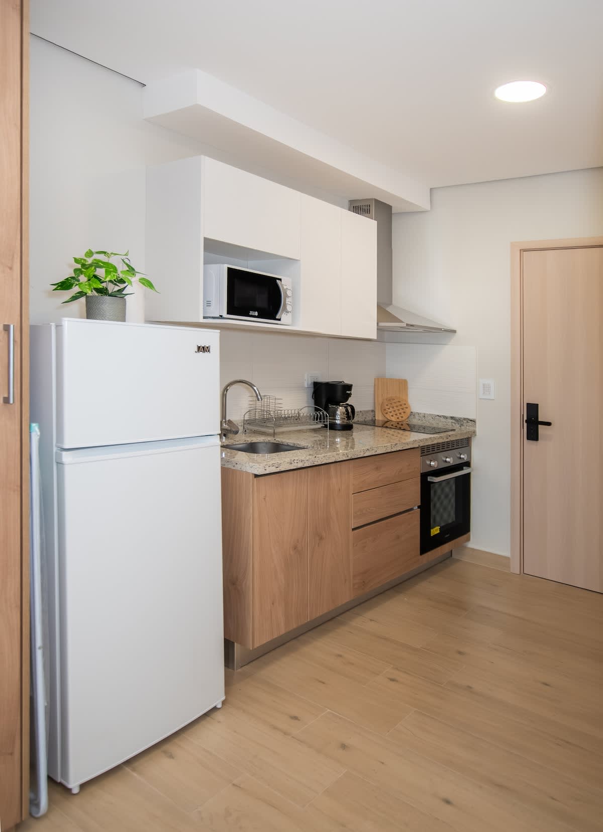 e9b4cce4 9639 4d d3uGR