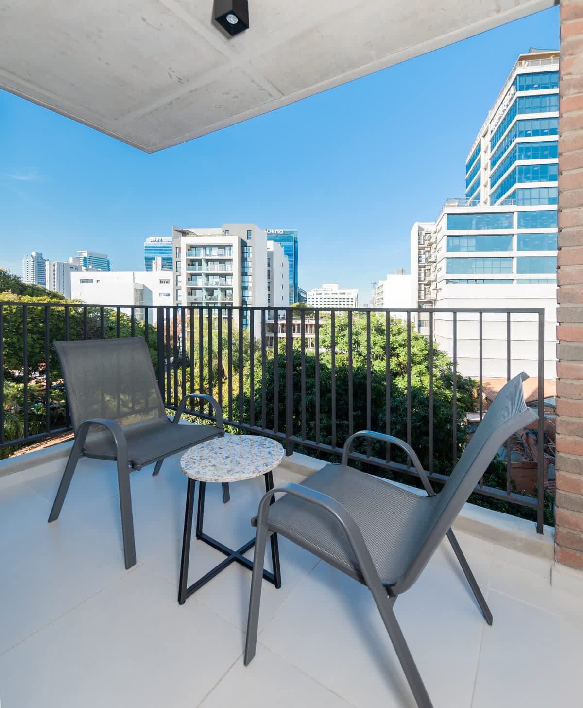 2de7e7f8 99c2 43 bW2yV