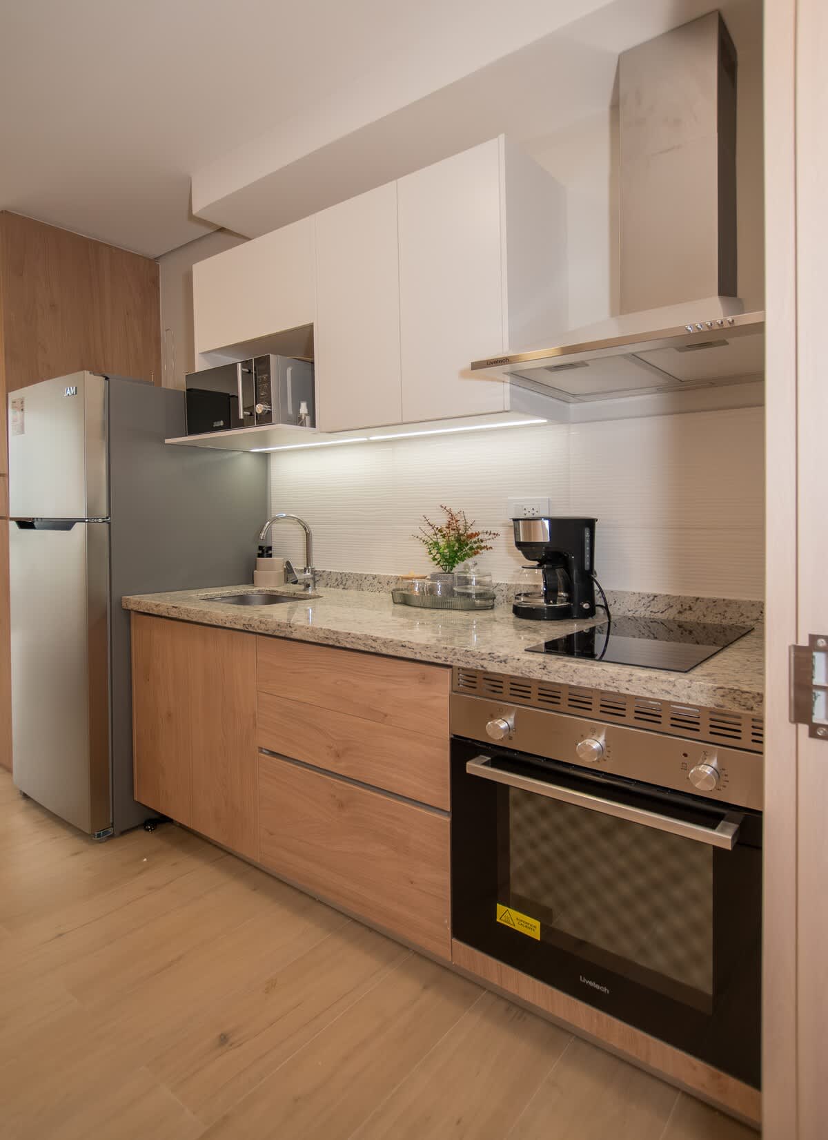 fe32846a b806 46 qehOl