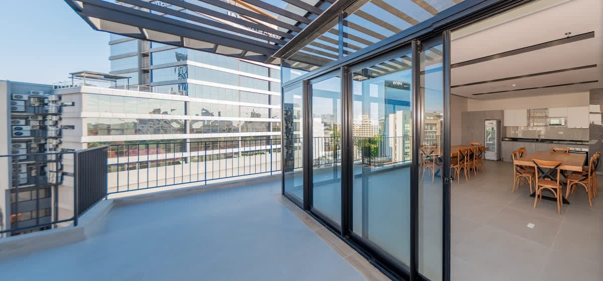 570a1f8b 21dc 49 FX6 N