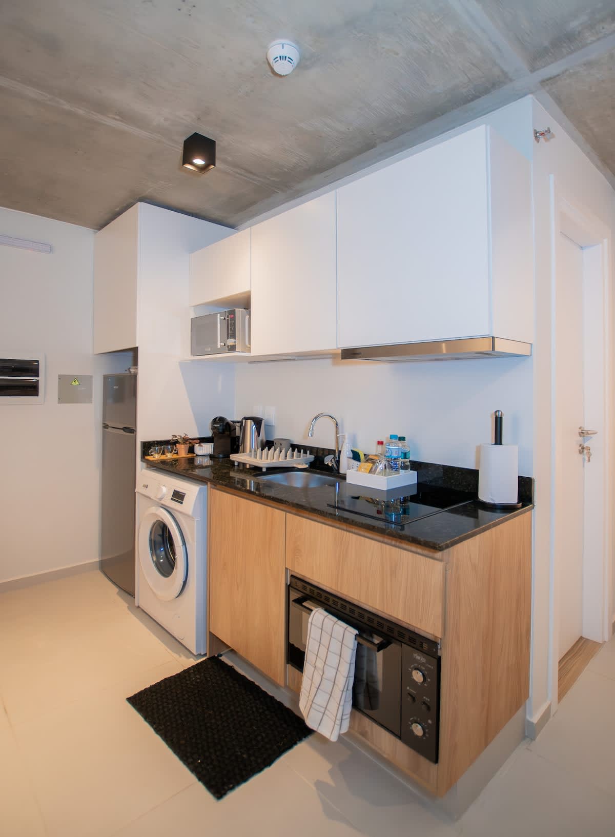 06a30738 4930 44 FB3DA