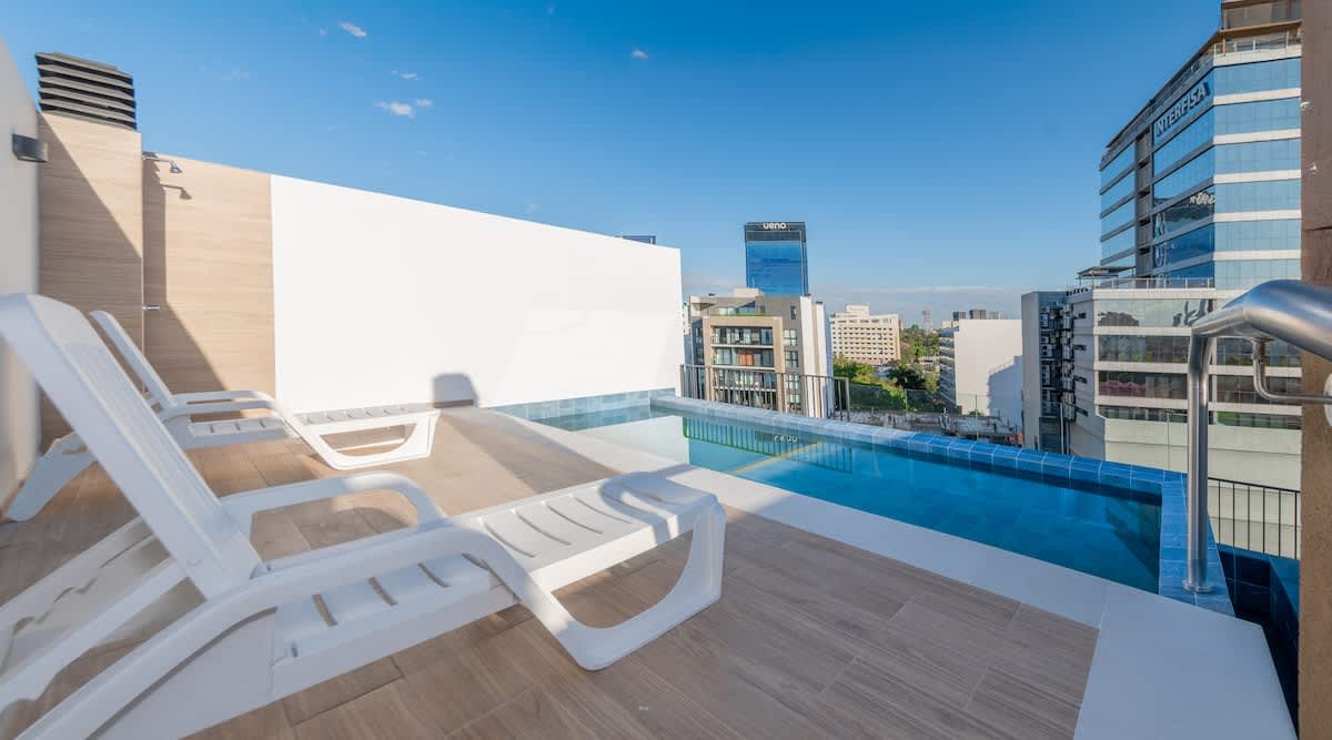 02d3cae7 43e8 45 85IGh