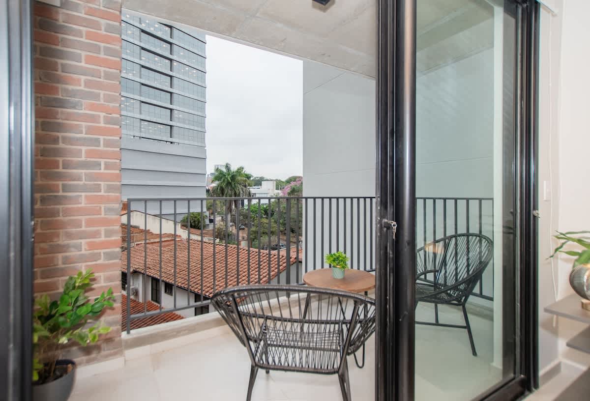 2ed579c1 6b49 4c qDKmP