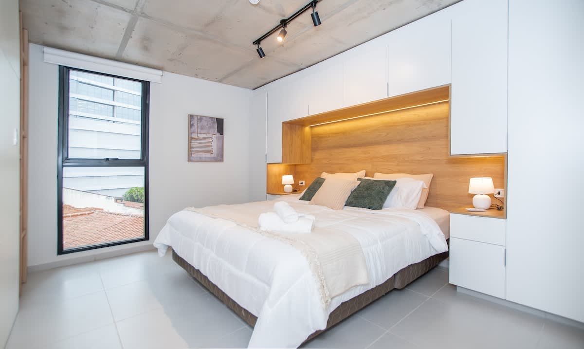 4b10c5c0 24bc 4e dUKpC