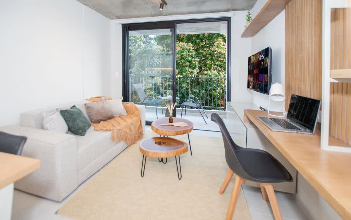 ae5c12b6 c64f 4f 7HAyY