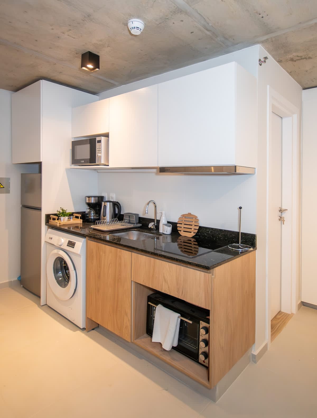 7b966fd7 ea39 41 0lQU