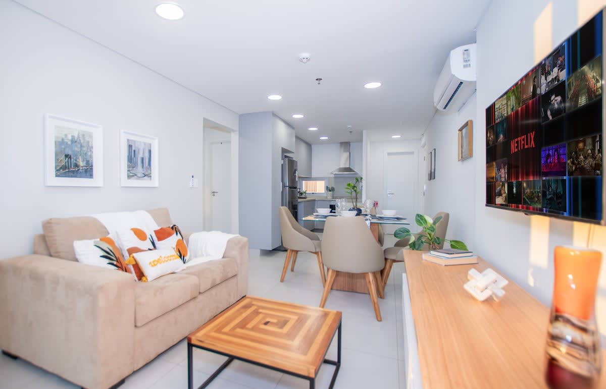 Stylish 2BR | Pool, Gym, City Views | Prime Spot