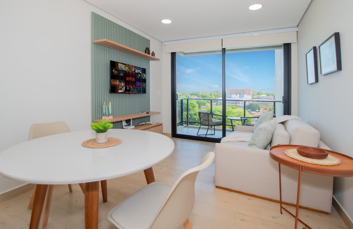 Chic & Modern 1BR | Near Top Malls | Pool & Gym