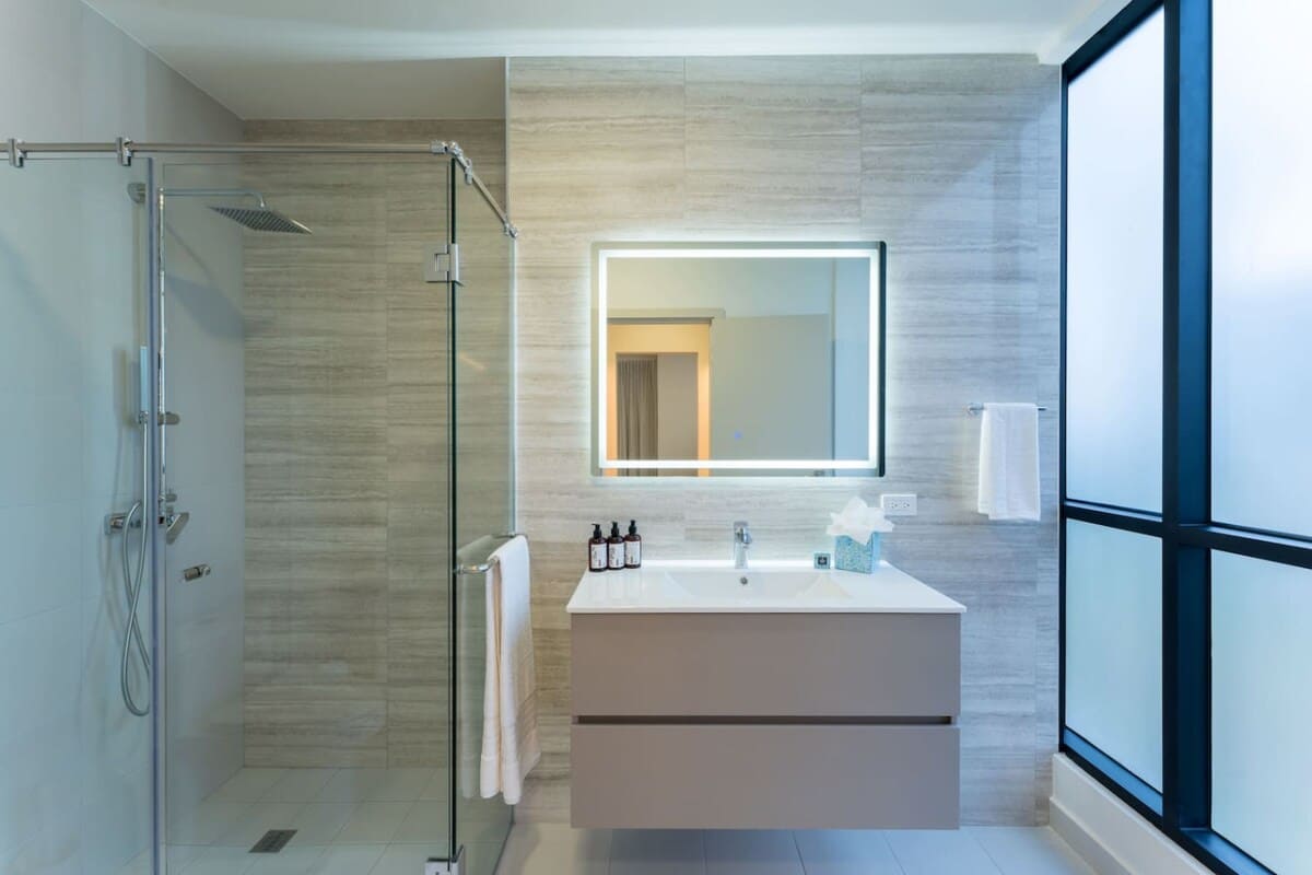 b70cfe31 1e66 4c J4B2U