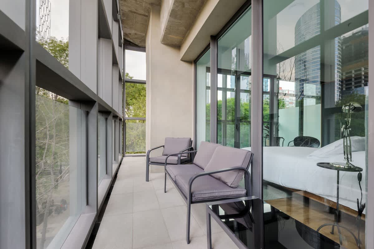 0755e613 8f6b 4c 4Xv2p