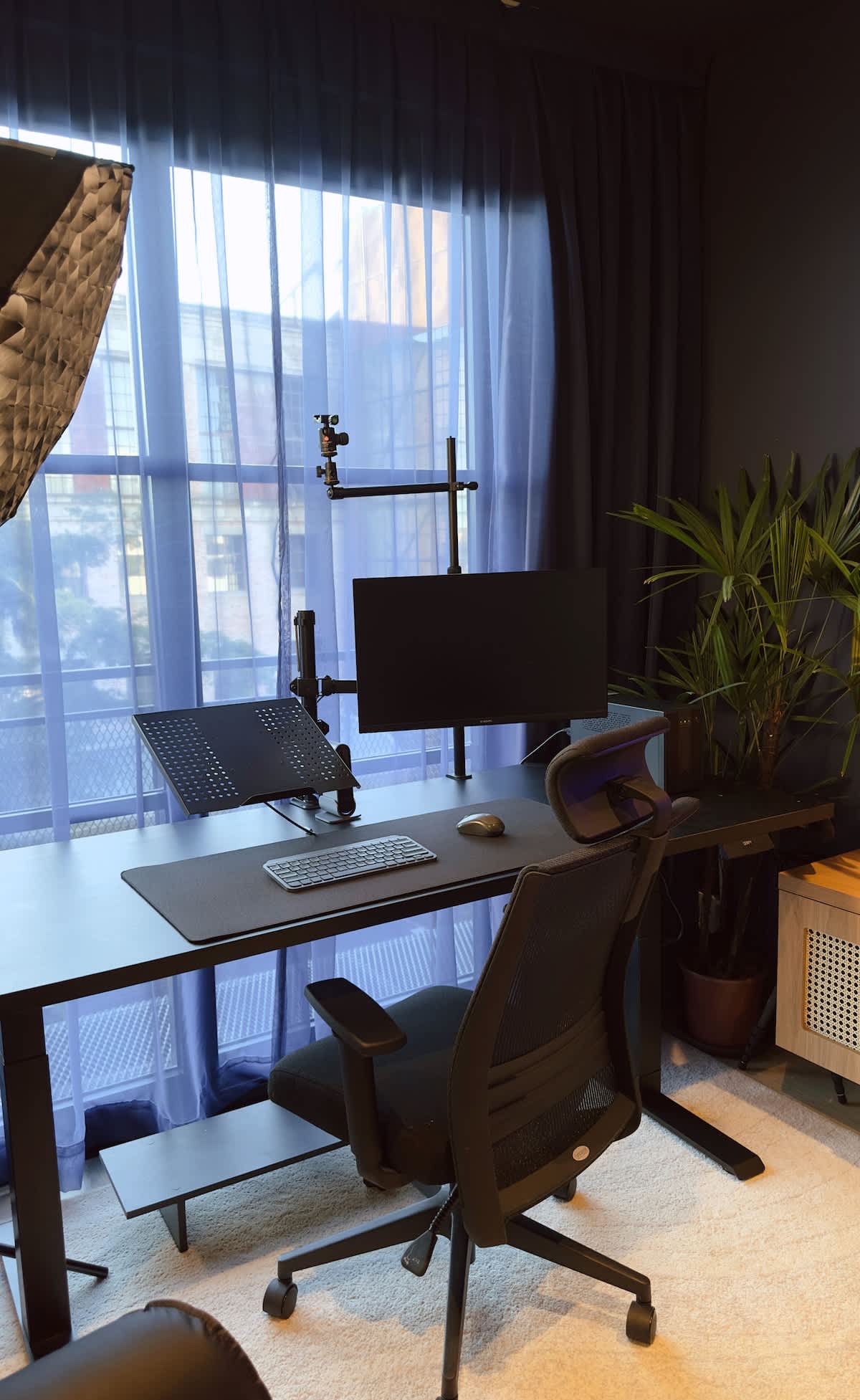 5b8aae41 3a66 42 oRsZb