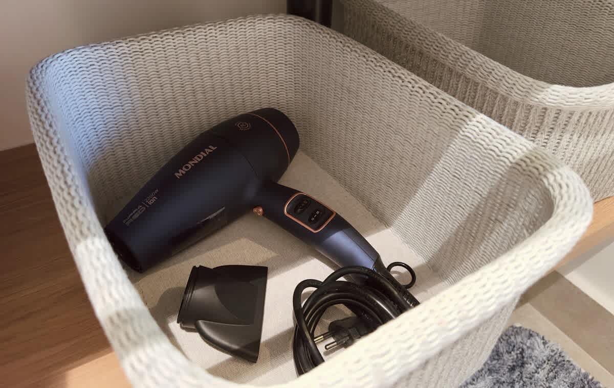 Secador de cabelo 2000 watts.