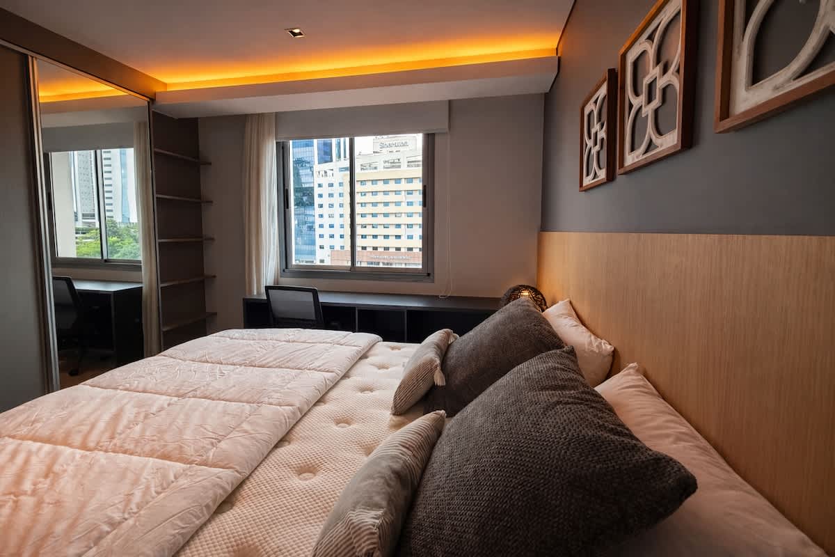 a9275a85 84eb 44 zipAn