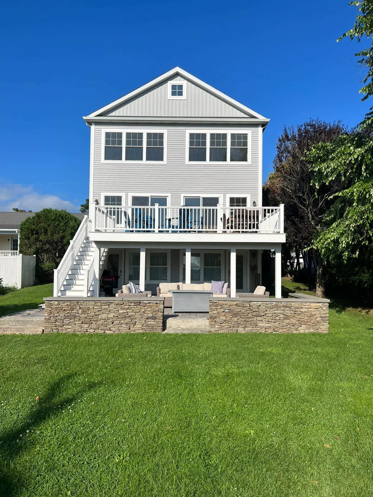 Double lot walk to beach 5 bed 7 bath, large yard — Middletown, RI — vacation rental