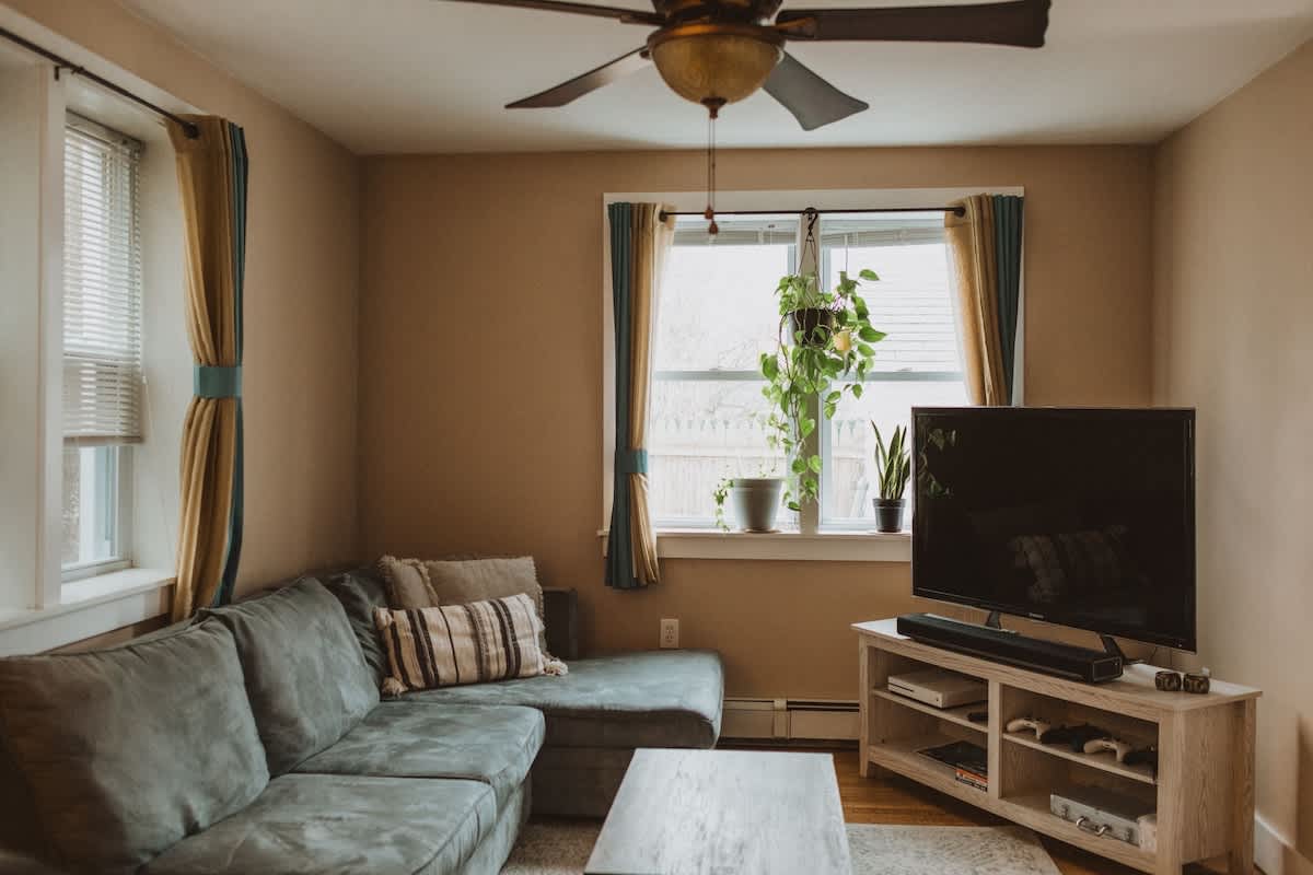 Comfy 1BR unit off Thames St with Parking — Newport, RI — vacation rental