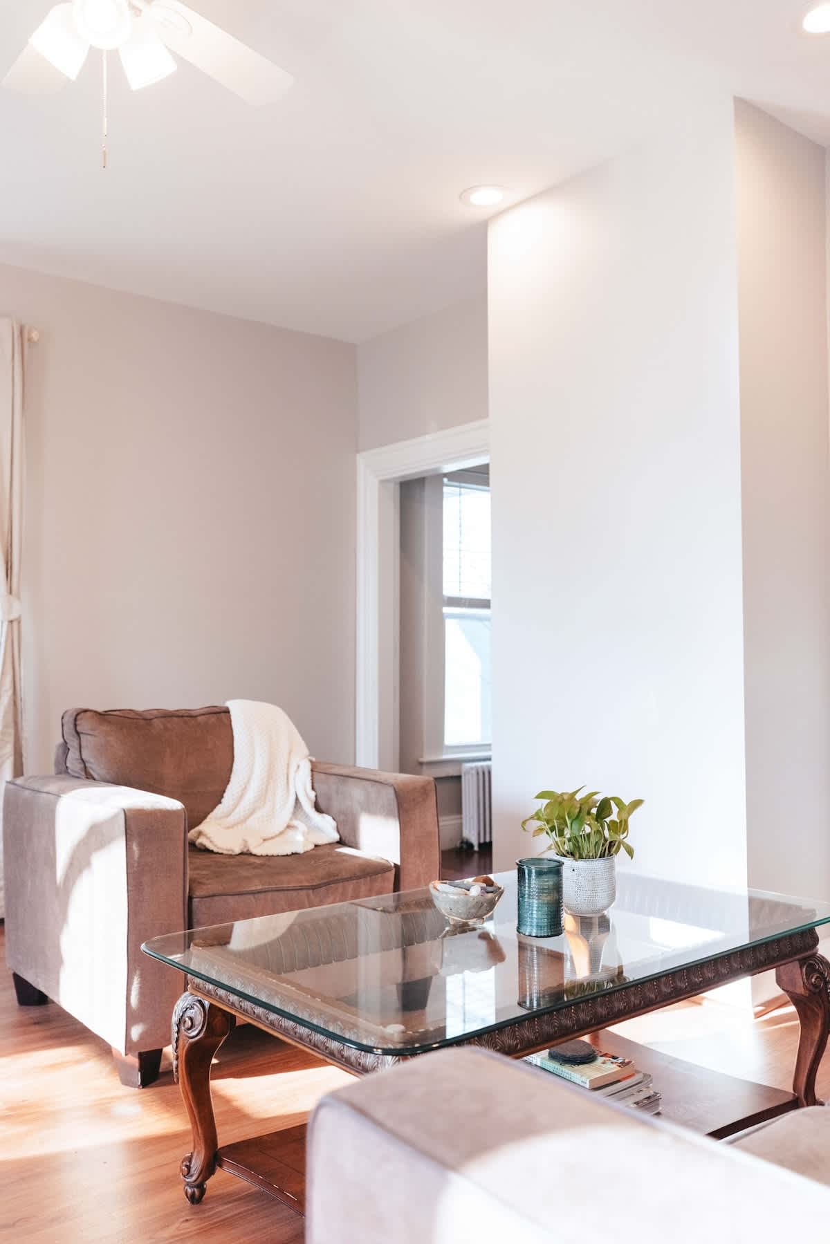 Sunny 2BR/1BA with Front Porch & Parking — Newport, RI — vacation rental