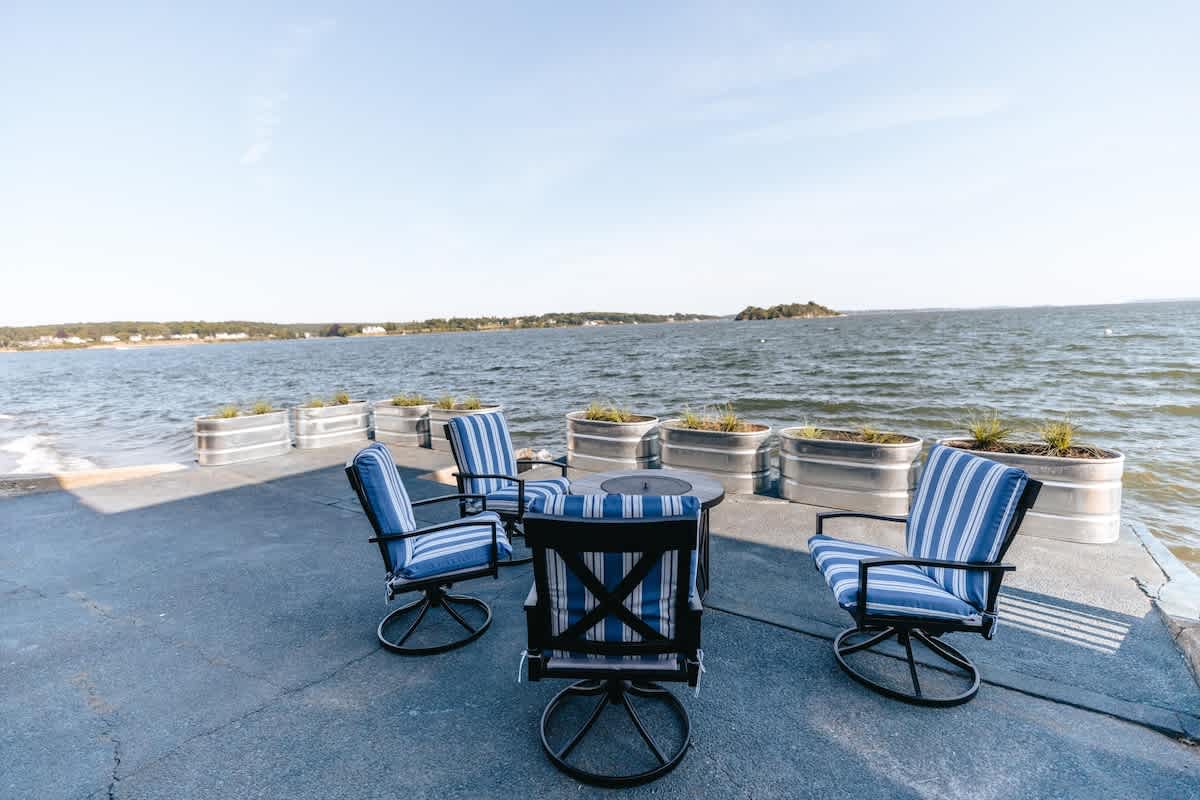 STAY on the Water at Sails Up Sea Cottage — Portsmouth, RI — vacation rental