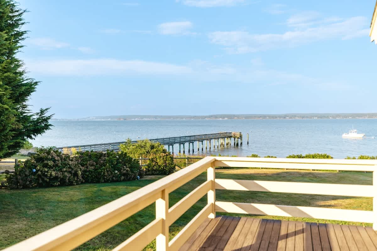 Luxury Beachfront Peaceful Large Yard Mooring — Portsmouth, RI — vacation rental