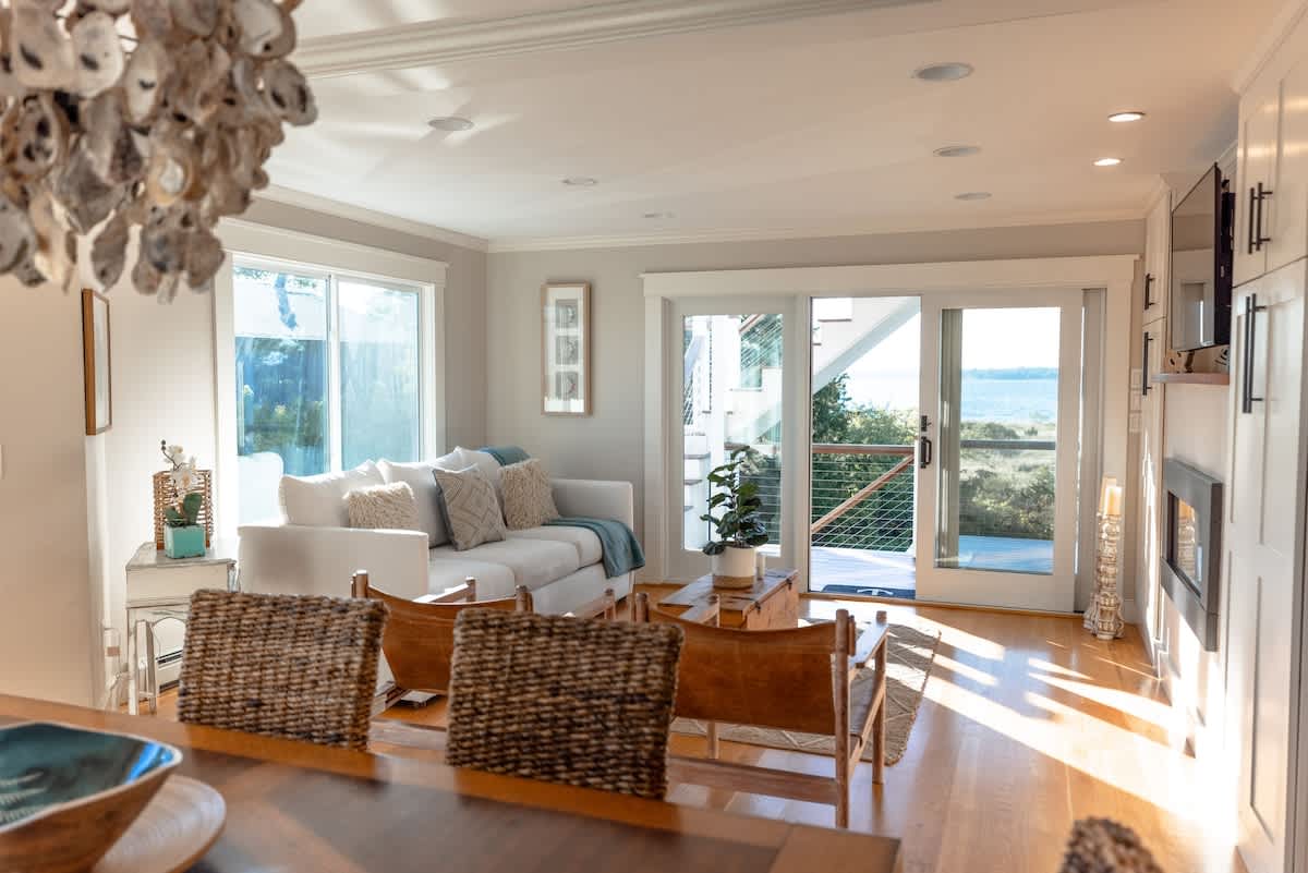 Luxury Waterfront Property 360 water views — Portsmouth, RI — vacation rental