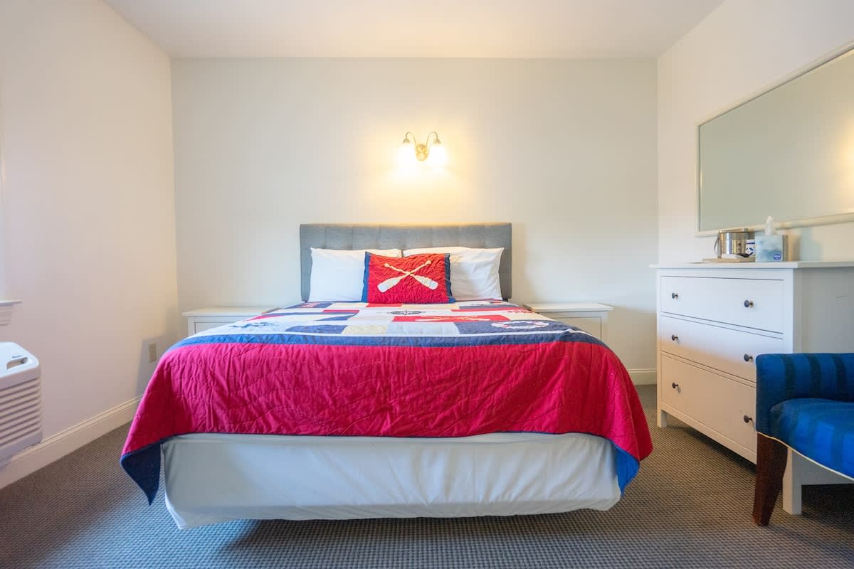 #4 | Comfy Room w/ Queen-bed — Middletown, RI — vacation rental