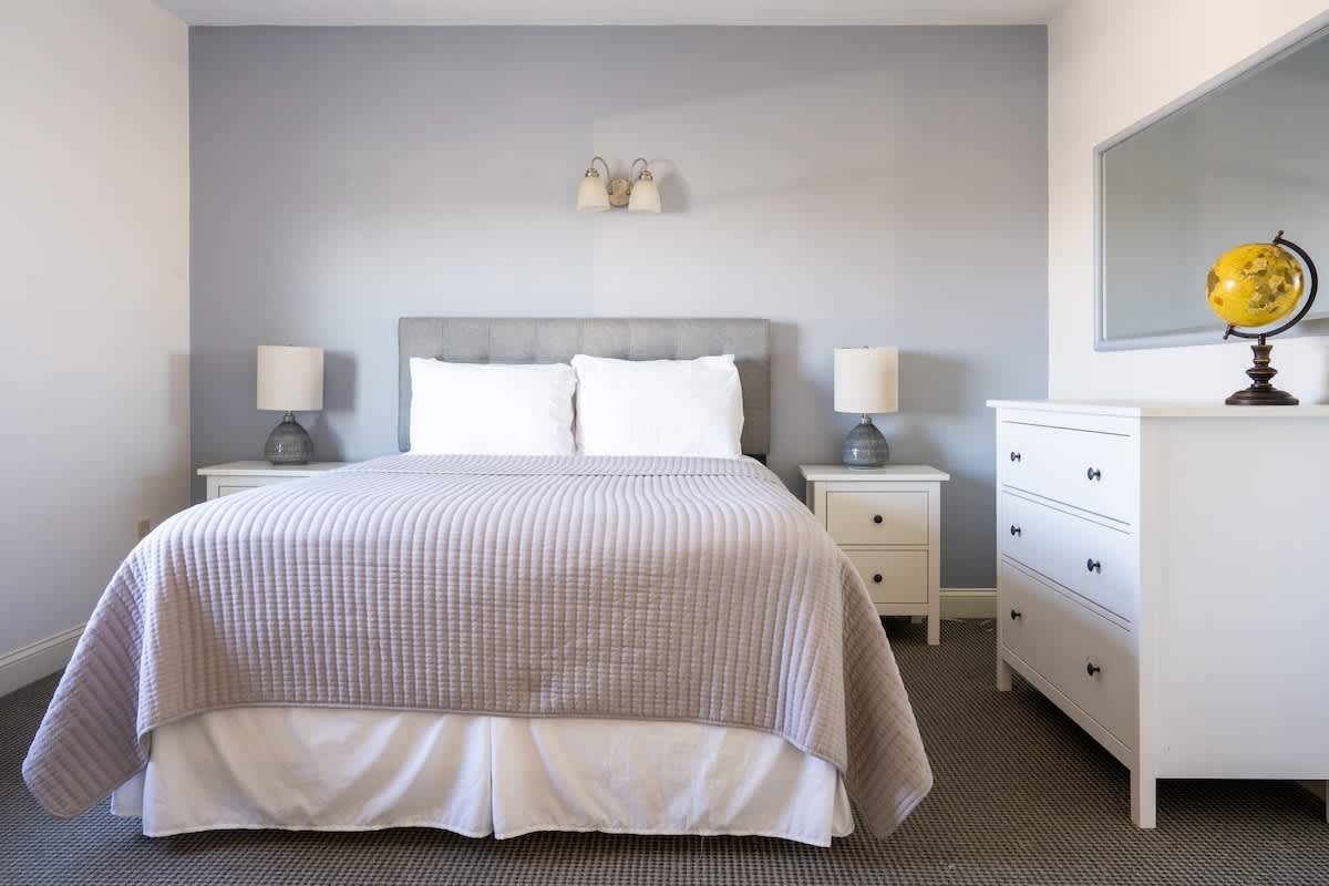 #1 | Comfy Room w/ Queen-bed — Middletown, RI — vacation rental