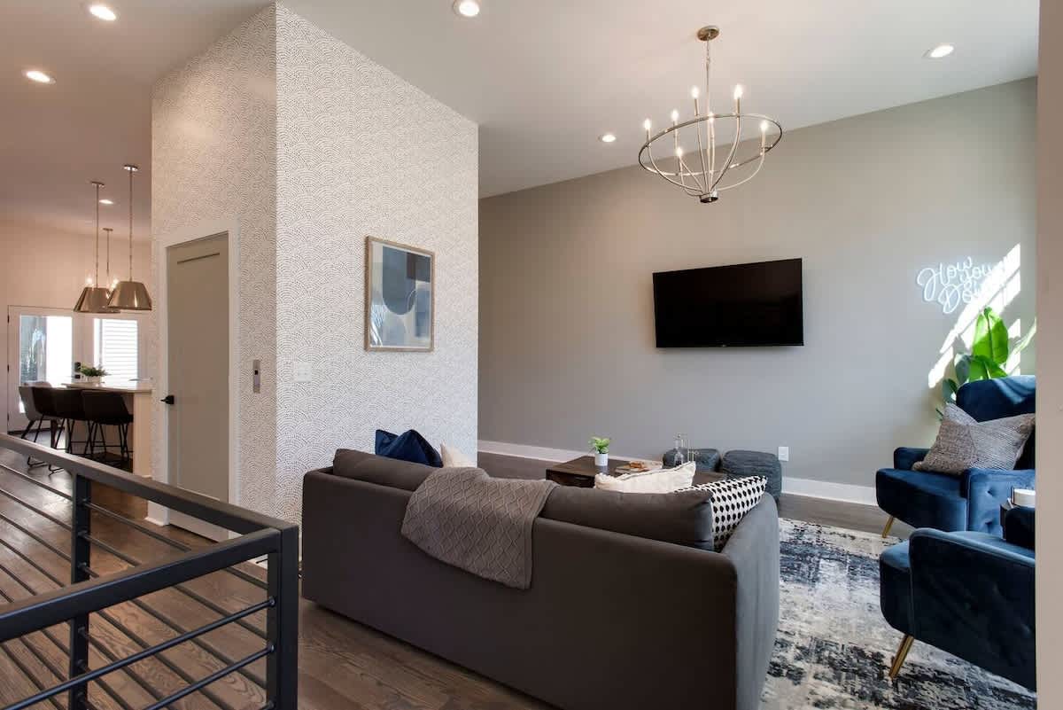 West End Escape • Balcony • Near Broadway — Nashville, TN — vacation rental