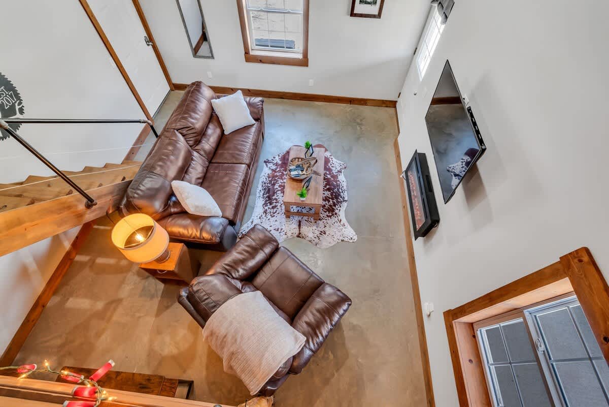 Secluded Stay • The Den at J-Barn — Nashville, TN — vacation rental