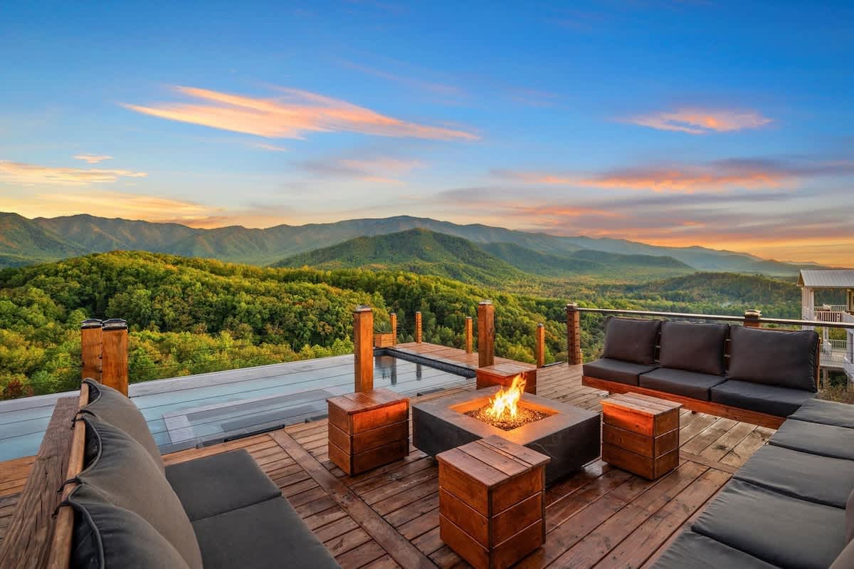 Luxury Smoky Mtn Cabin | Infinity Pool & Views — Cosby, TN — vacation rental