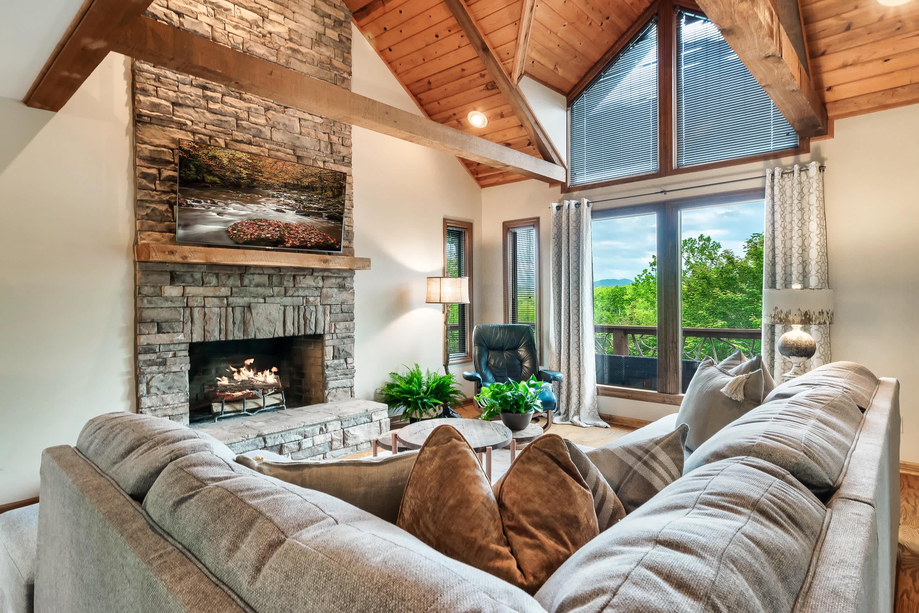 Hiker’s Paradise • 34 Acres & Hot Tub — Cosby, TN — vacation rental