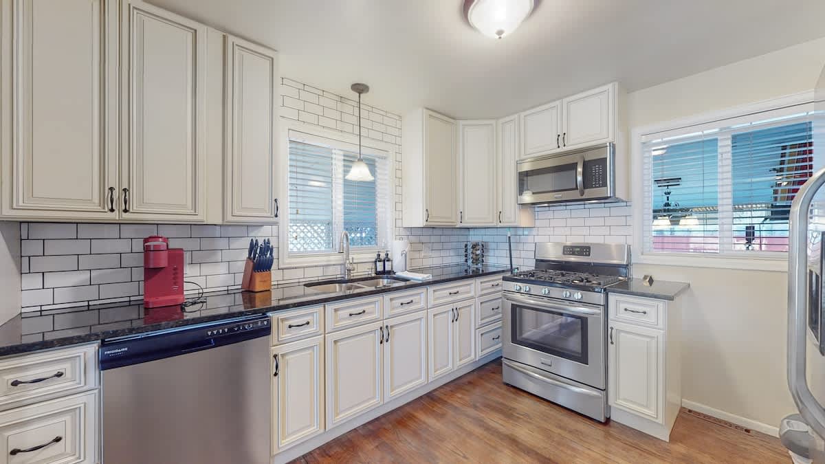 Spacious Family Home, King Beds Large Yard and Fun 3