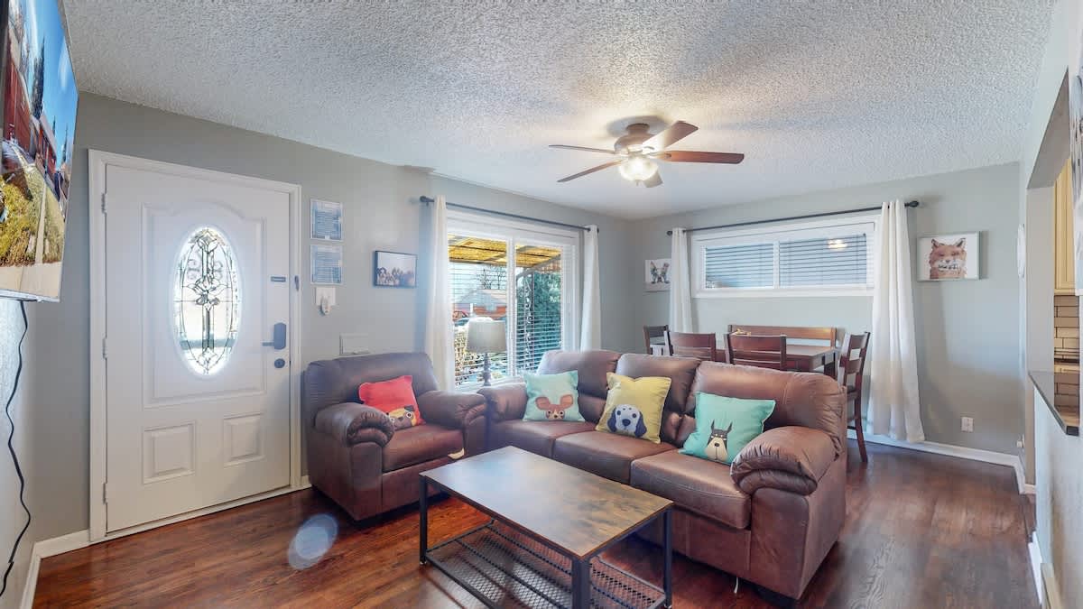 Spacious Family Home, King Beds Large Yard and Fun