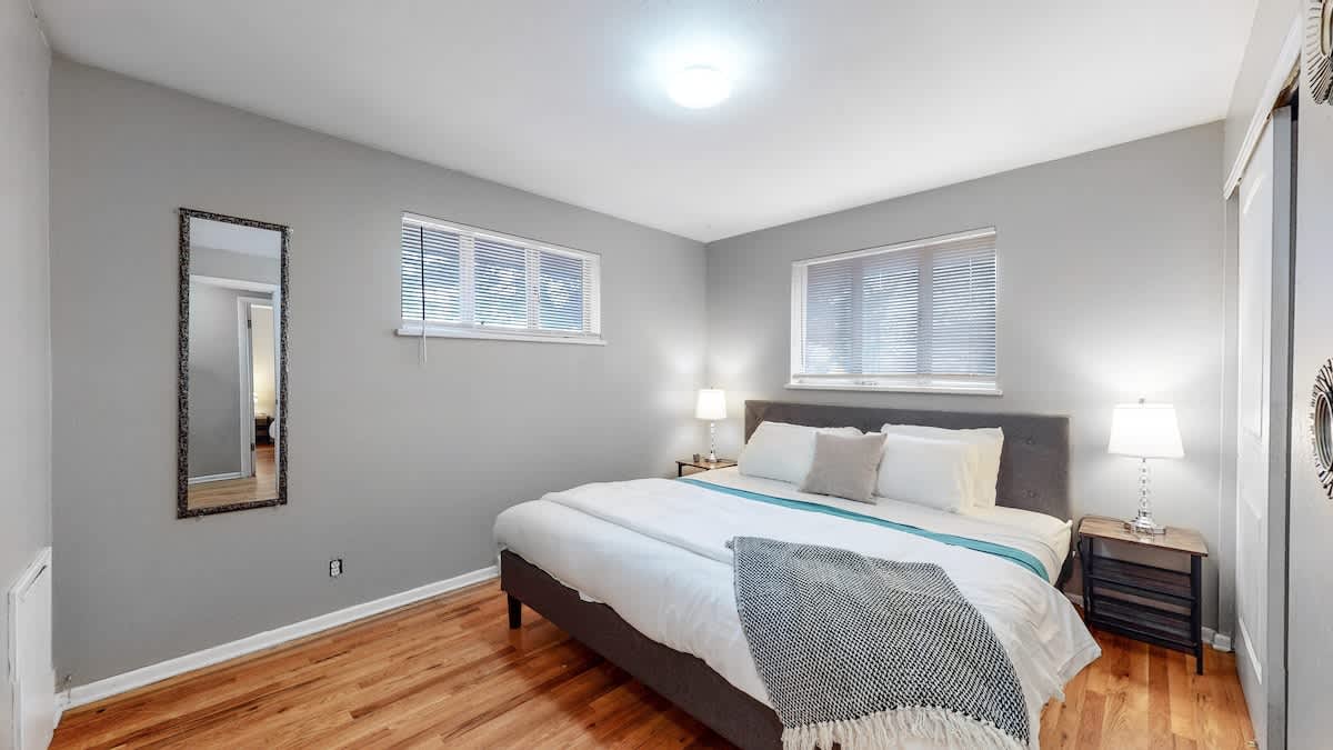 3-Bedroom Upper Unit with King Beds – Perfect for Groups