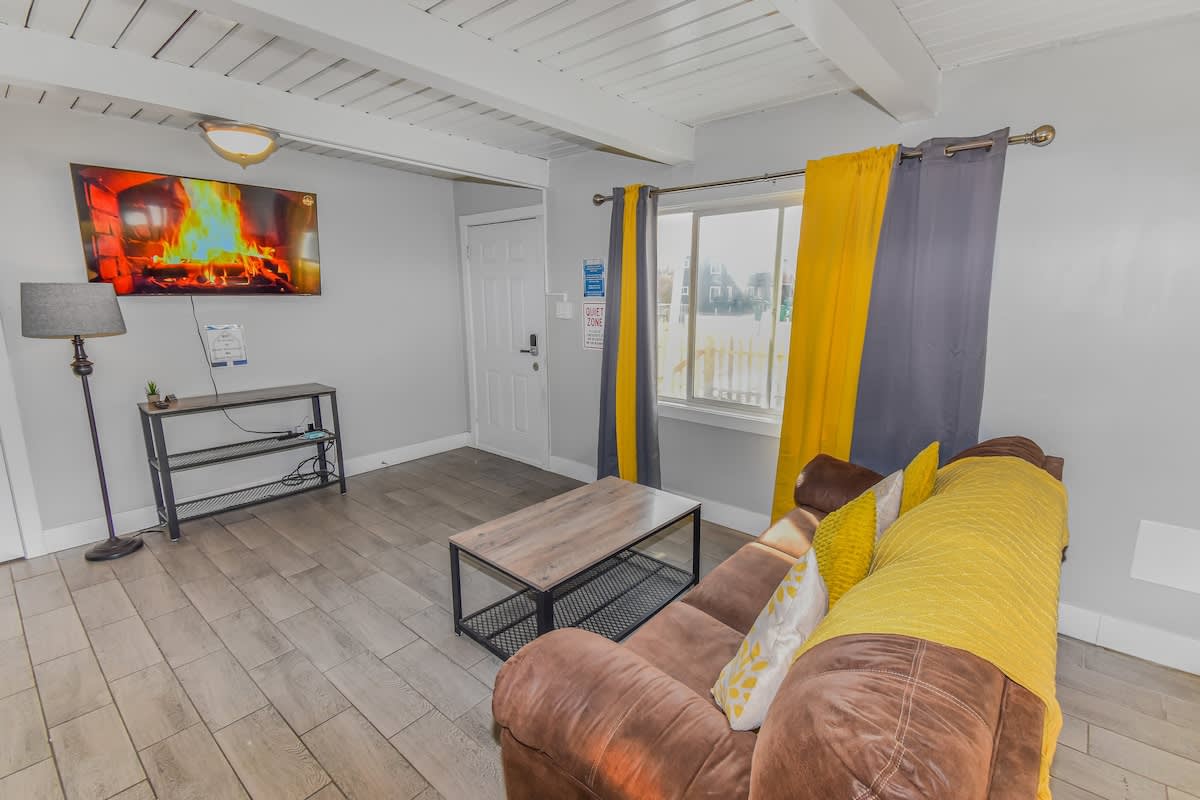 Stylish One-Bedroom Unit with Easy Ground Access 5