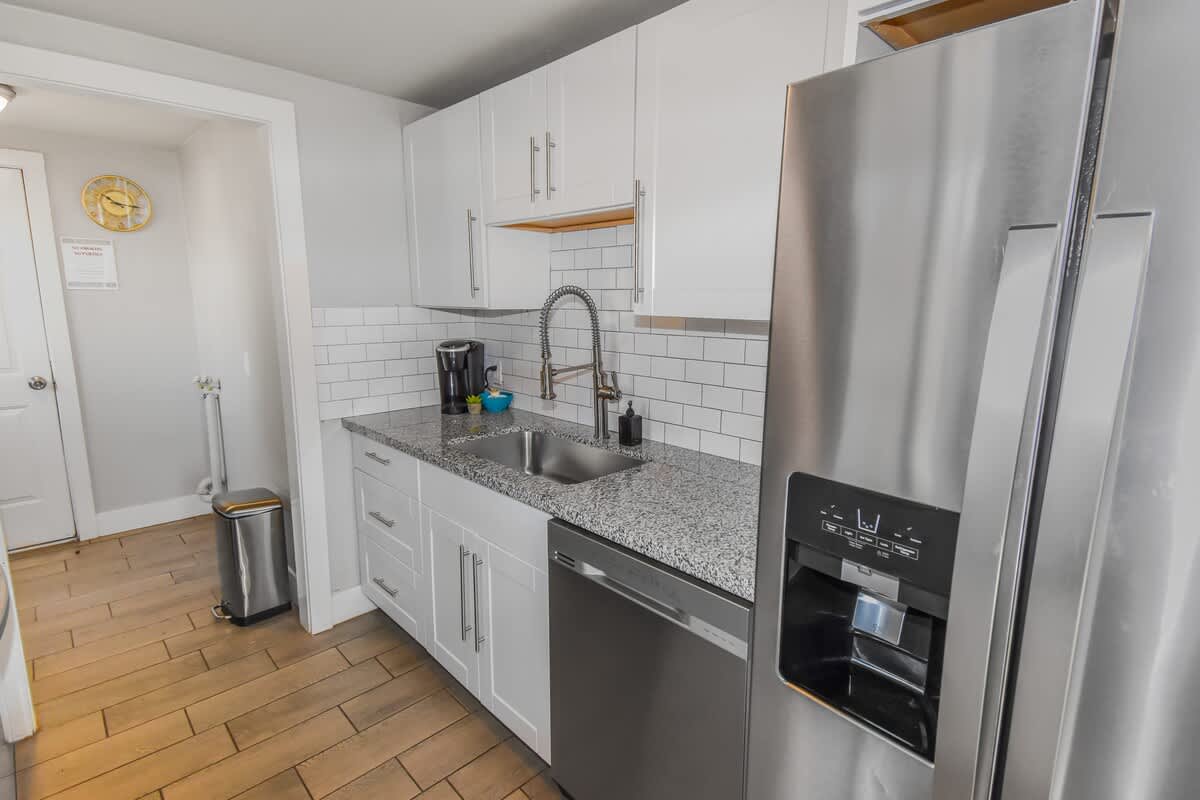 Stylish One-Bedroom Unit with Easy Ground Access 3